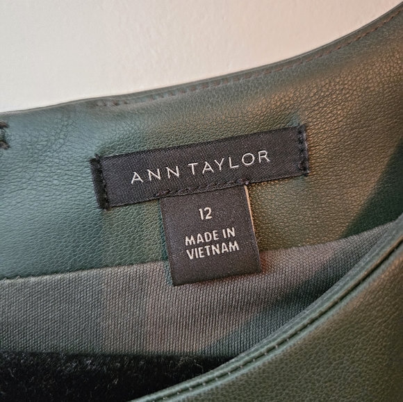 Ann Taylor Faux Leather shift dress. Forest green size 12 - Picture 3 of 3